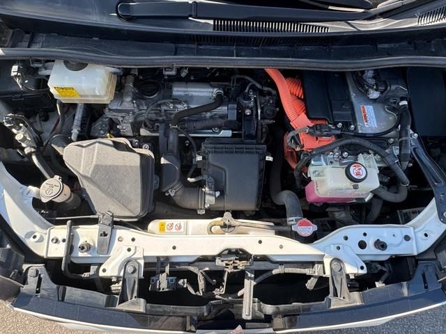 TOYOTA VOXY HYBRID 2017 Image 31