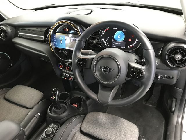 BMW MINI COOPER D 5DOOR 2022 Image 31