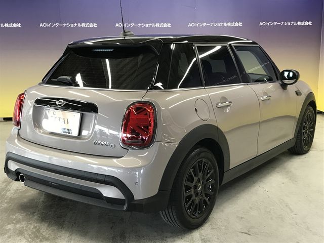 BMW MINI COOPER D 5DOOR 2022 Image 31