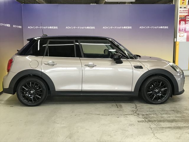 BMW MINI COOPER D 5DOOR 2022 Image 31