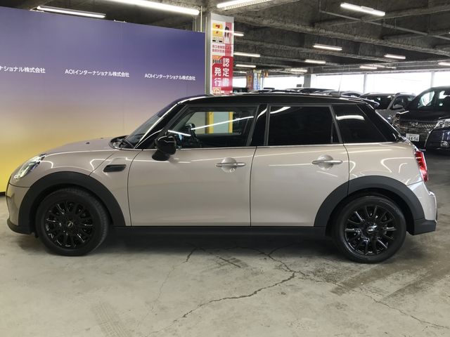 BMW MINI COOPER D 5DOOR 2022 Image 31