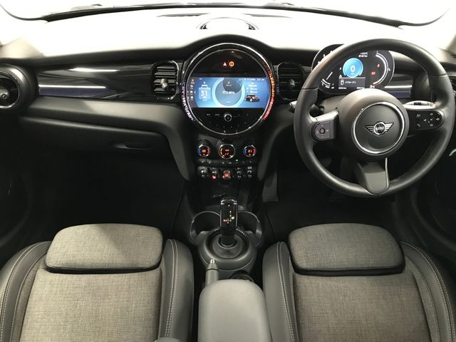 BMW MINI COOPER D 5DOOR 2022 Image 31