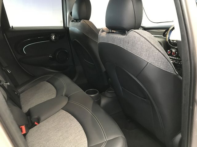 BMW MINI COOPER D 5DOOR 2022 Image 31