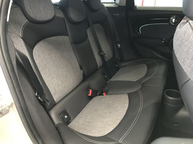 BMW MINI COOPER D 5DOOR 2022 Image 31