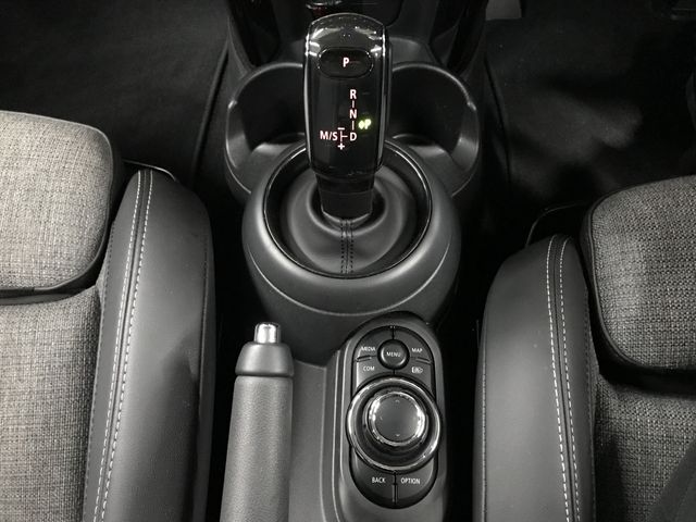 BMW MINI COOPER D 5DOOR 2022 Image 31