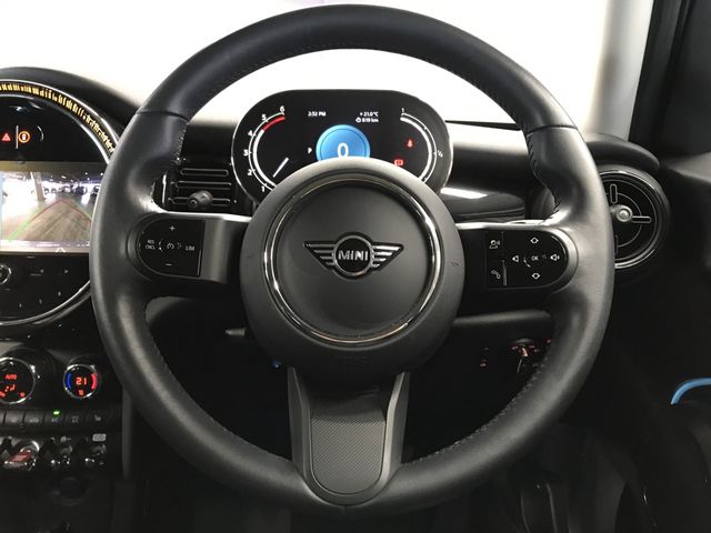 BMW MINI COOPER D 5DOOR 2022 Image 31