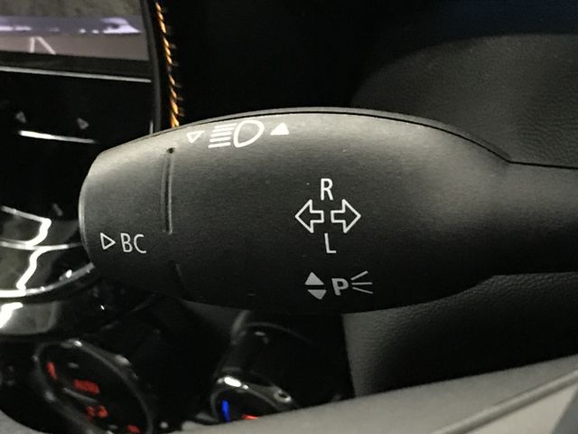 BMW MINI COOPER D 5DOOR 2022 Image 31