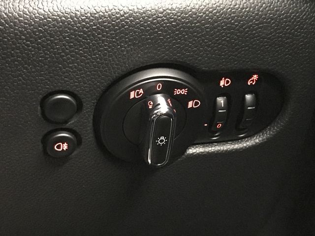 BMW MINI COOPER D 5DOOR 2022 Image 31