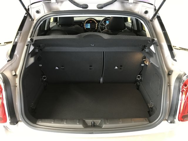 BMW MINI COOPER D 5DOOR 2022 Image 31