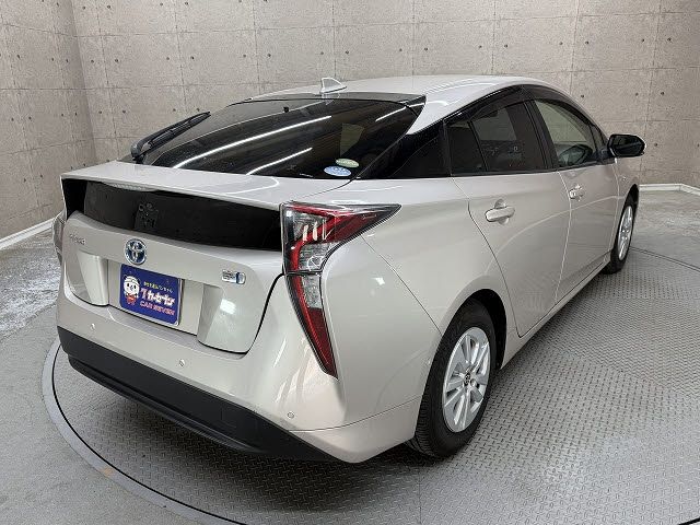 TOYOTA PRIUS 2017 Image 31