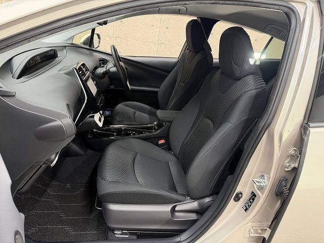 TOYOTA PRIUS 2017 Image 31