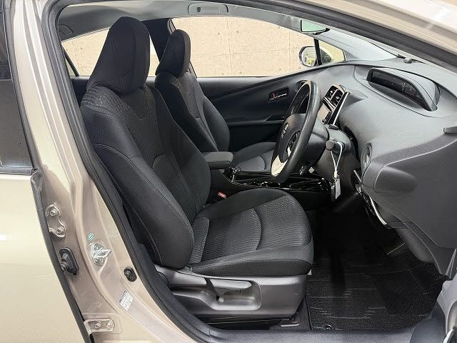 TOYOTA PRIUS 2017 Image 31