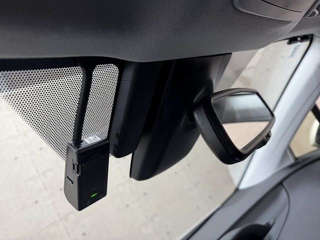 TOYOTA PRIUS 2017 Image 31