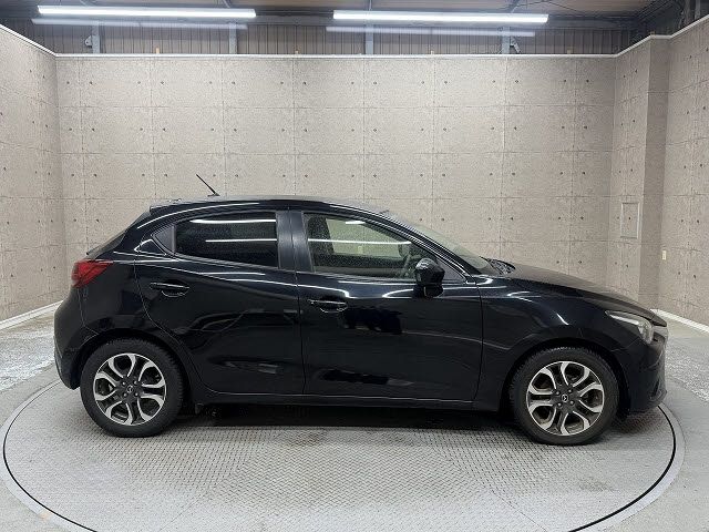 MAZDA DEMIO 2015 Image 31