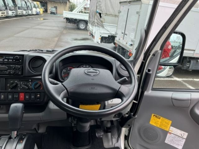 HINO DUTRO 2017 Image 31