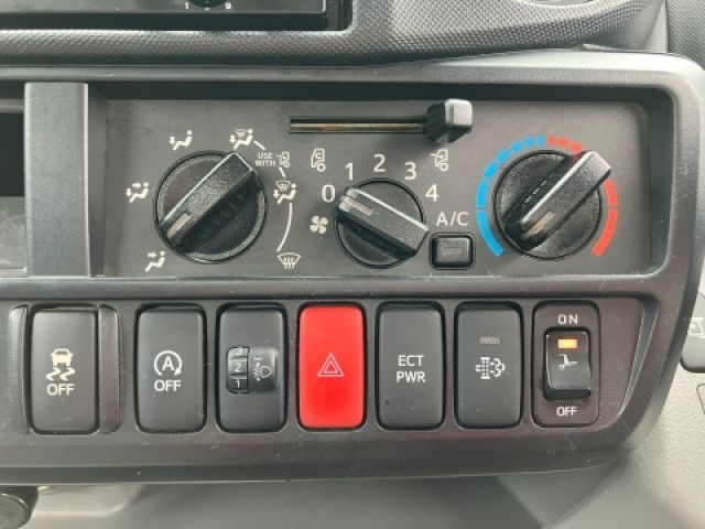 HINO DUTRO 2017 Image 31