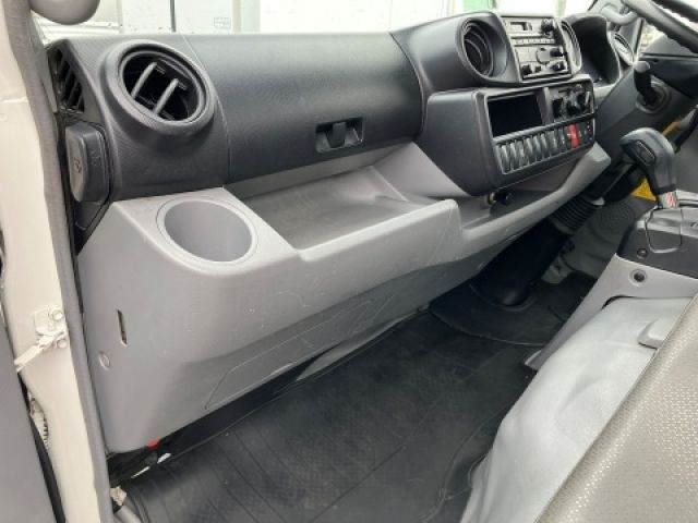 HINO DUTRO 2017 Image 31