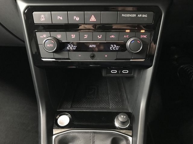 VOLKSWAGEN T-CROSS 2021 Image 31