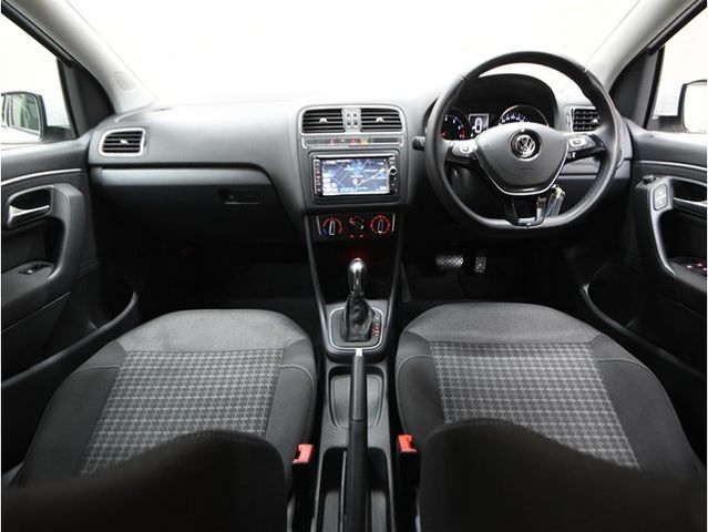 VOLKSWAGEN POLO 2016 Image 31