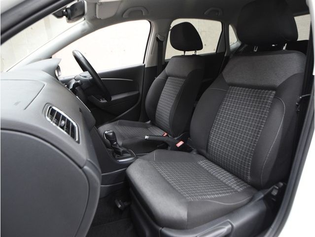 VOLKSWAGEN POLO 2016 Image 31