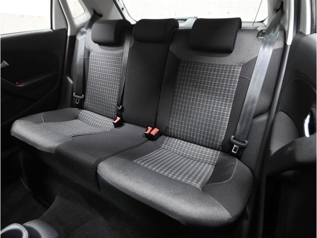 VOLKSWAGEN POLO 2016 Image 31