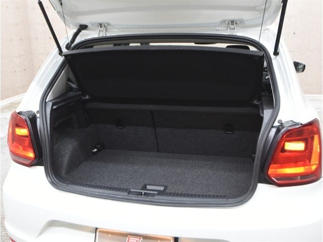 VOLKSWAGEN POLO 2016 Image 31