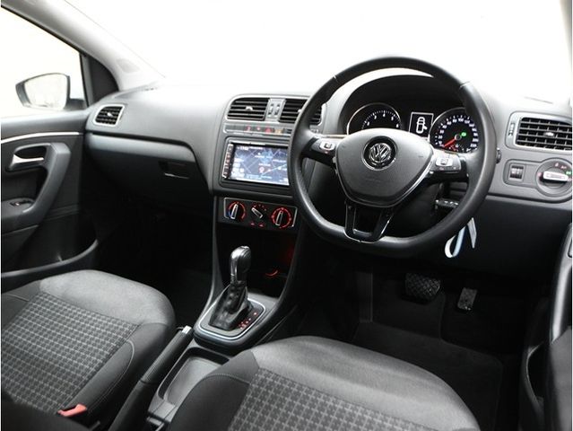 VOLKSWAGEN POLO 2016 Image 31