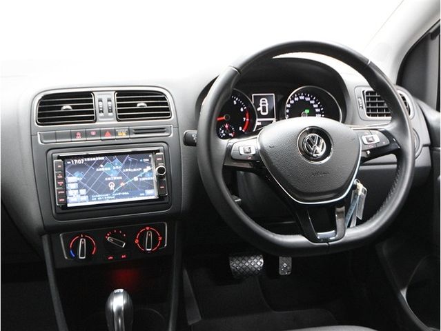 VOLKSWAGEN POLO 2016 Image 31