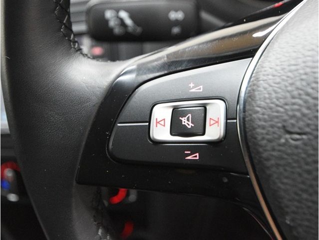 VOLKSWAGEN POLO 2016 Image 31