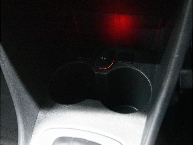 VOLKSWAGEN POLO 2016 Image 31