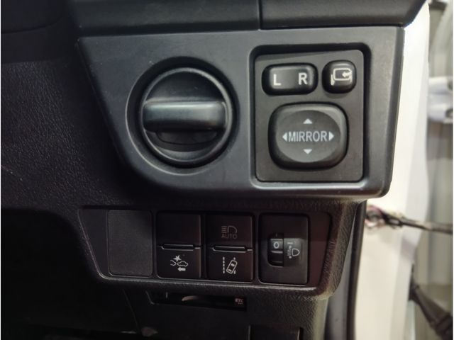 TOYOTA COROLLA FIELDER HYBR 2019 Image 31