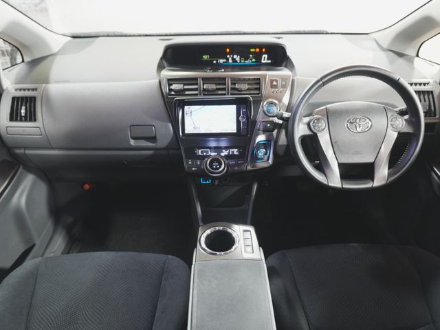 TOYOTA PRIUS ALPHA 2013 Image 31