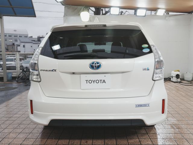 TOYOTA PRIUS ALPHA 2013 Image 31