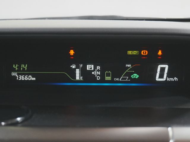 TOYOTA PRIUS ALPHA 2013 Image 31