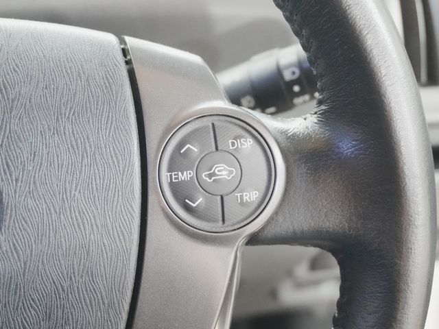 TOYOTA PRIUS ALPHA 2013 Image 31