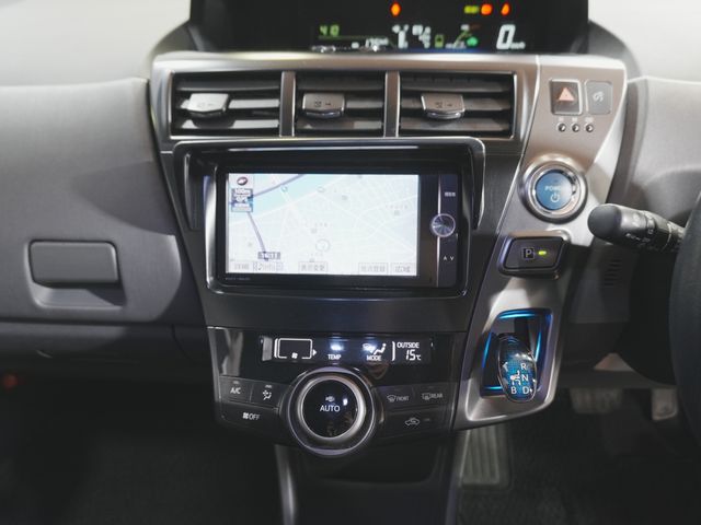 TOYOTA PRIUS ALPHA 2013 Image 31