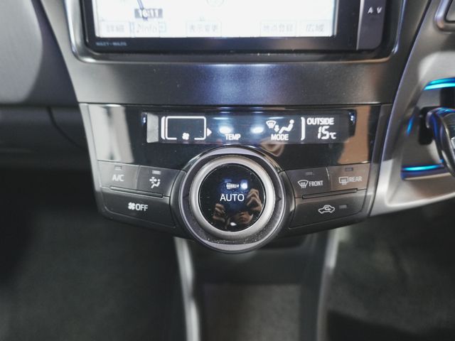 TOYOTA PRIUS ALPHA 2013 Image 31