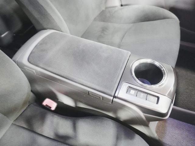 TOYOTA PRIUS ALPHA 2013 Image 31