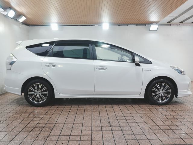 TOYOTA PRIUS ALPHA 2013 Image 31