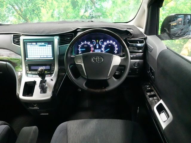 TOYOTA VELLFIRE 2013 Image 31