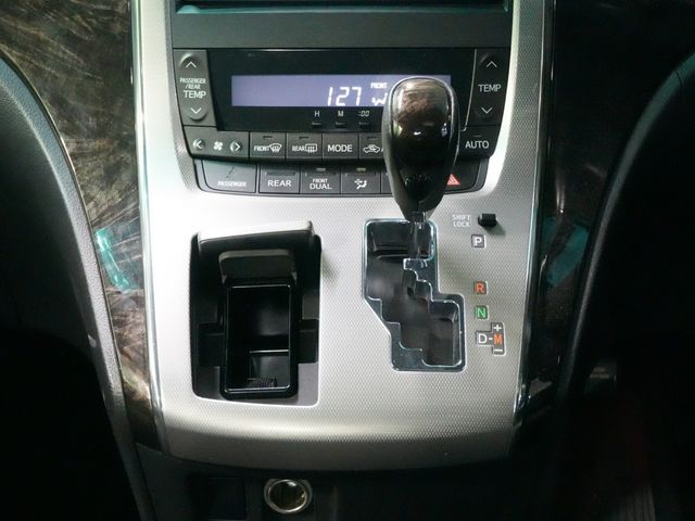 TOYOTA VELLFIRE 2013 Image 31