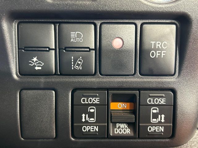 TOYOTA VOXY HYBRID 2020 Image 31