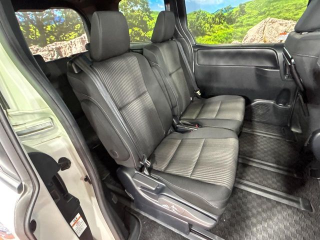 TOYOTA VOXY HYBRID 2020 Image 31