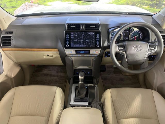 TOYOTA LANDCRUISER PRADO 2023 Image 31