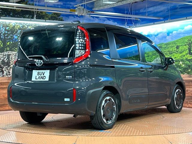 TOYOTA SIENTA HYBRID 2024 Image 31