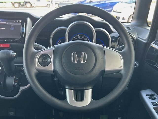 HONDA N BOX CUSTOM 2015 Image 31