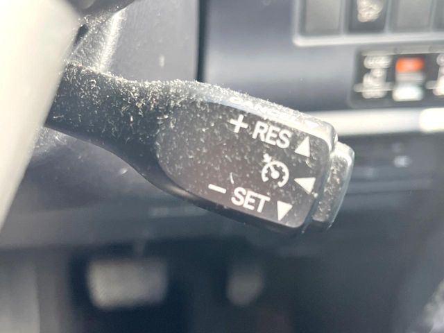 TOYOTA VOXY HYBRID 2015 Image 31