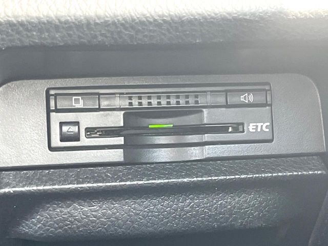 TOYOTA VOXY HYBRID 2015 Image 31