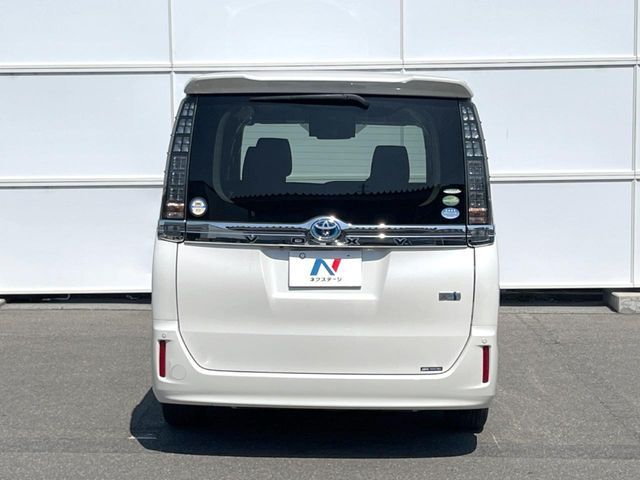 TOYOTA VOXY HYBRID 2015 Image 31