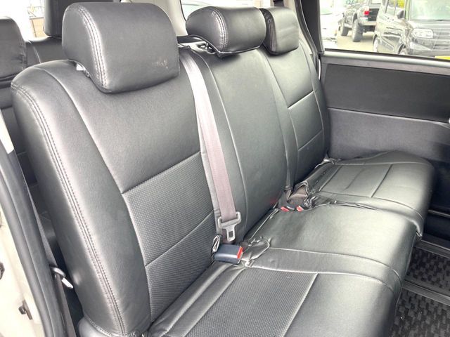 TOYOTA NOAH 2013 Image 31